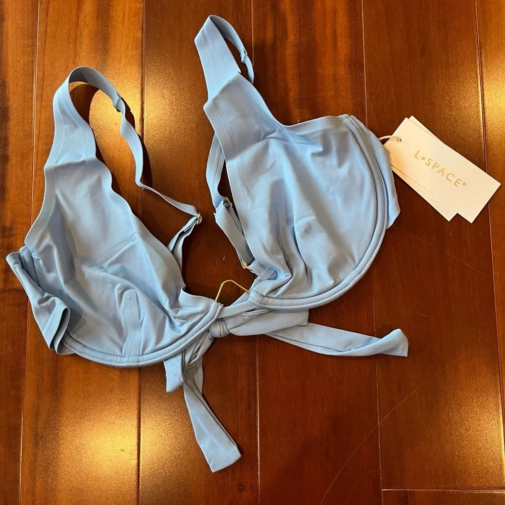 New NWT L*SPACE Alana Bikini Top Light Blue‎ Swim Knot Front Underwire Sz Medium